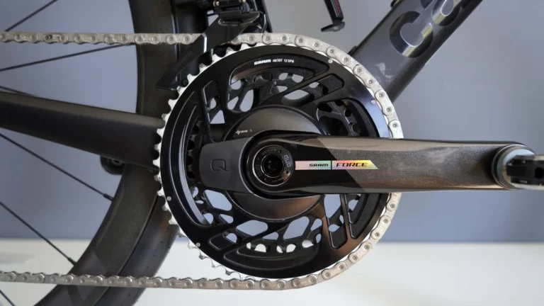 Was ist ein Powermeter und warum lohnt sich die Investition für Radfahrer? -Rad Teile Pro Geschaft SRAM Force AXS 2023 DSC05275